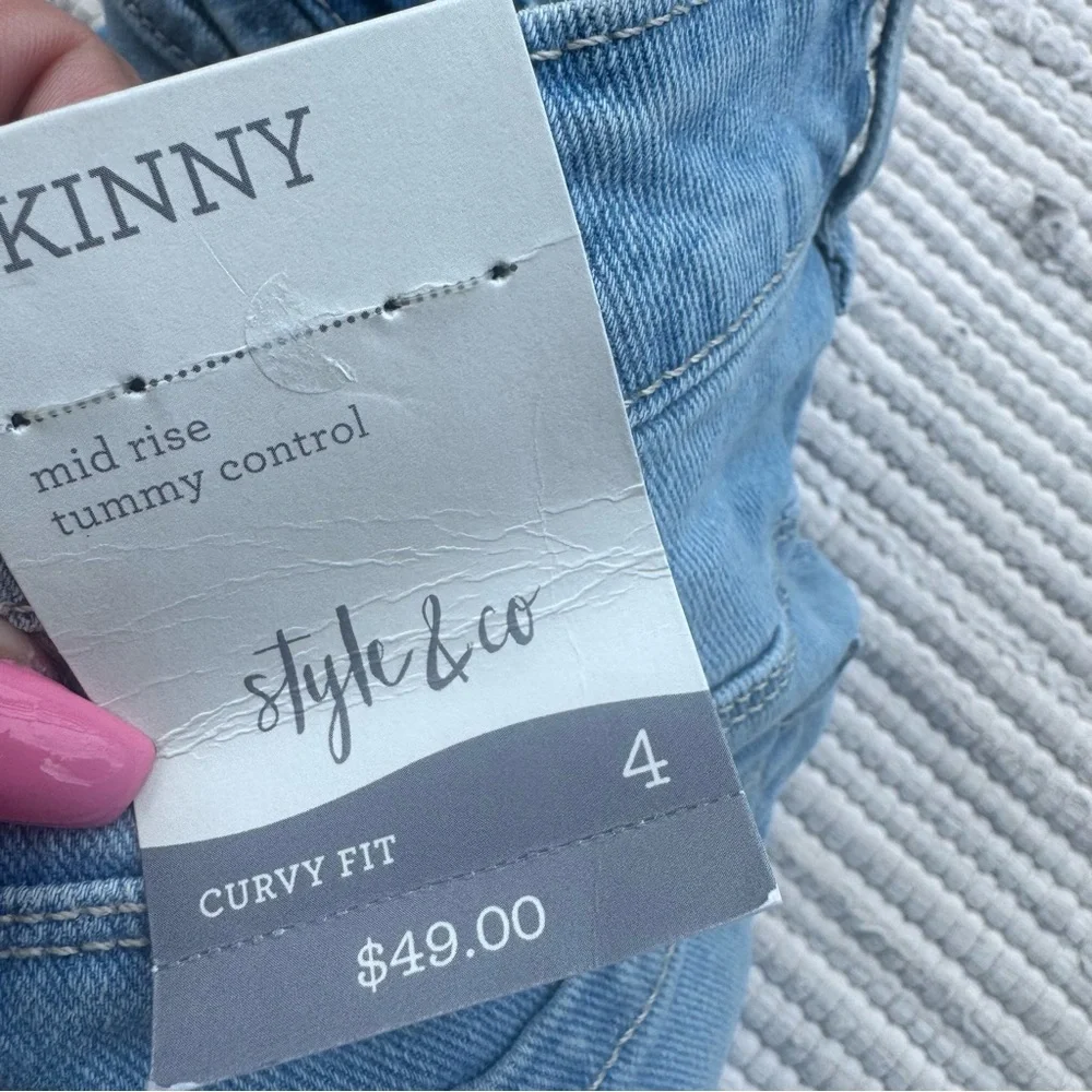 Style & Co Curvy Fit Distressed Skinny Jeans Mid Rise Tummy Control 4 NWT